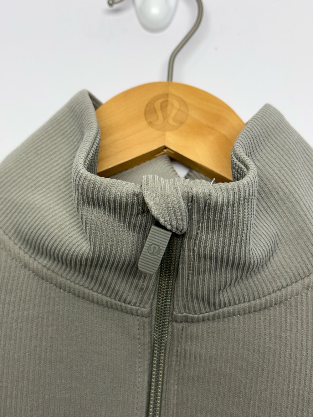 80: Lululemon Brushed Softstreme Ribbed Half Zip Riverstone Size 10 - Picture 2 of 5